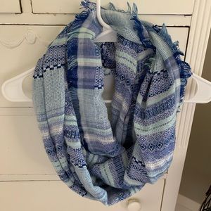 2 blue infinity scarves